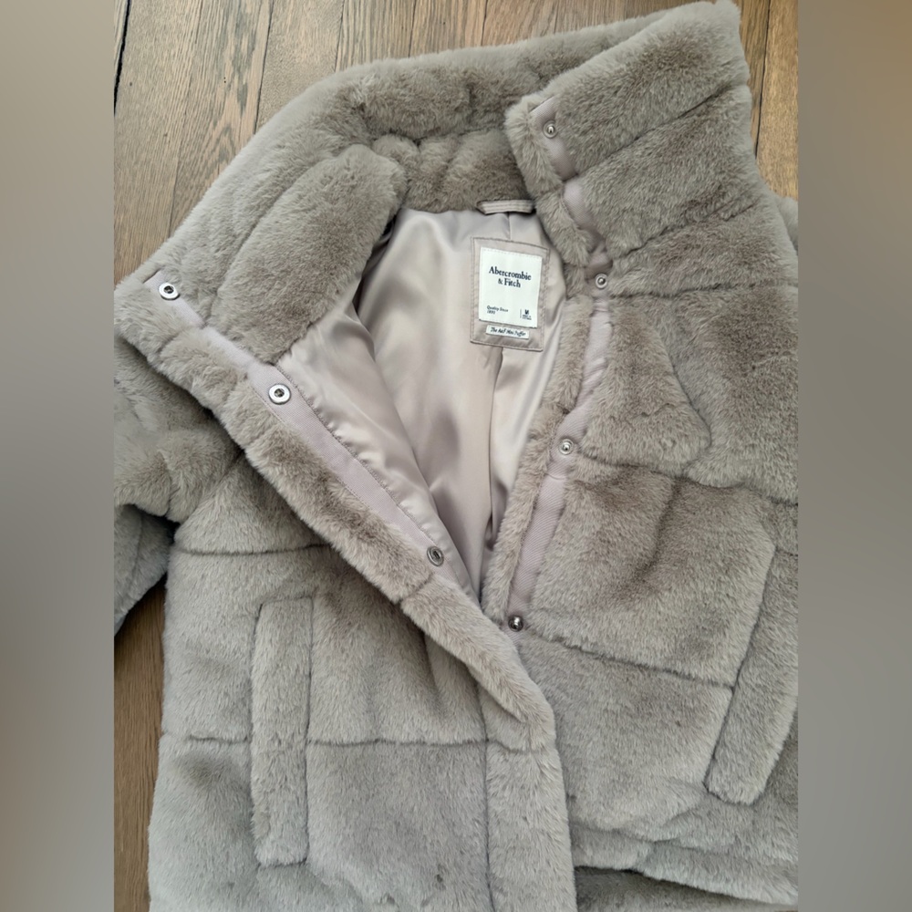 Abercrombie & Fitch Gray fuzzy jacket - Picture 2 of 2